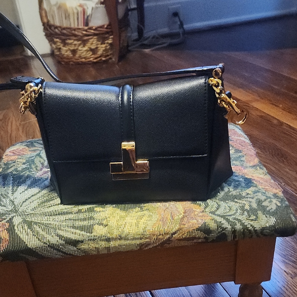 Aldo Gold and Black Shoulder Bag with Elegant Design